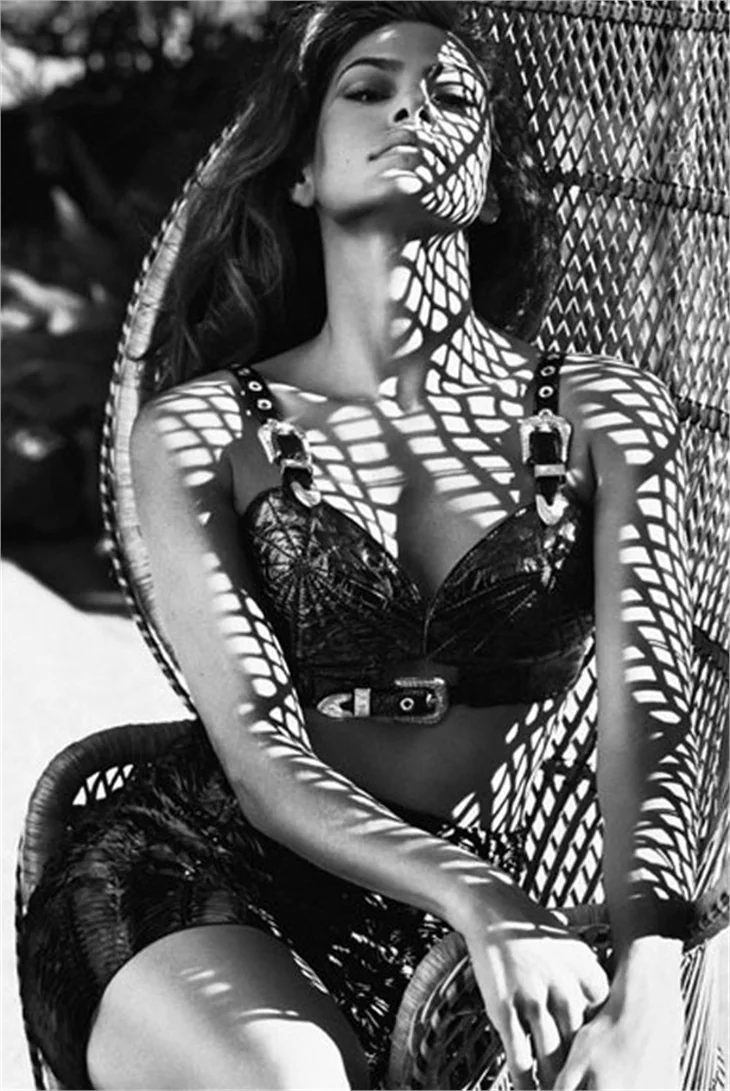 Eva Mendes Marie Claire dergisine çarpıcı pozlar verdi!
