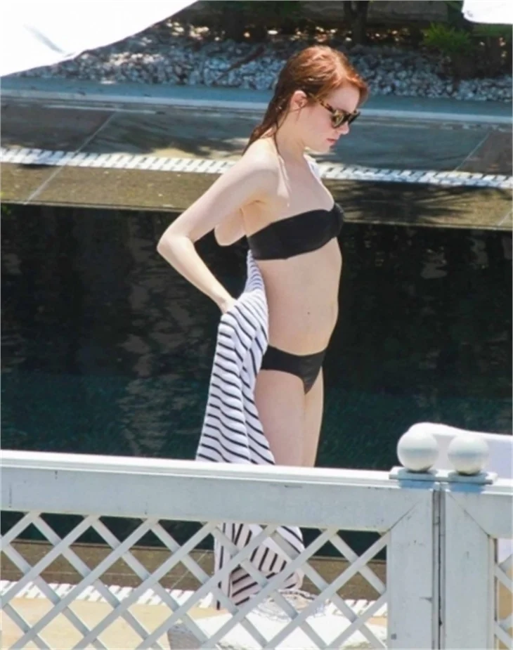 Emma Stone' nin güneşlenme keyfi