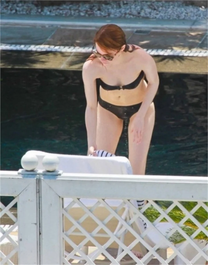 Emma Stone' nin güneşlenme keyfi
