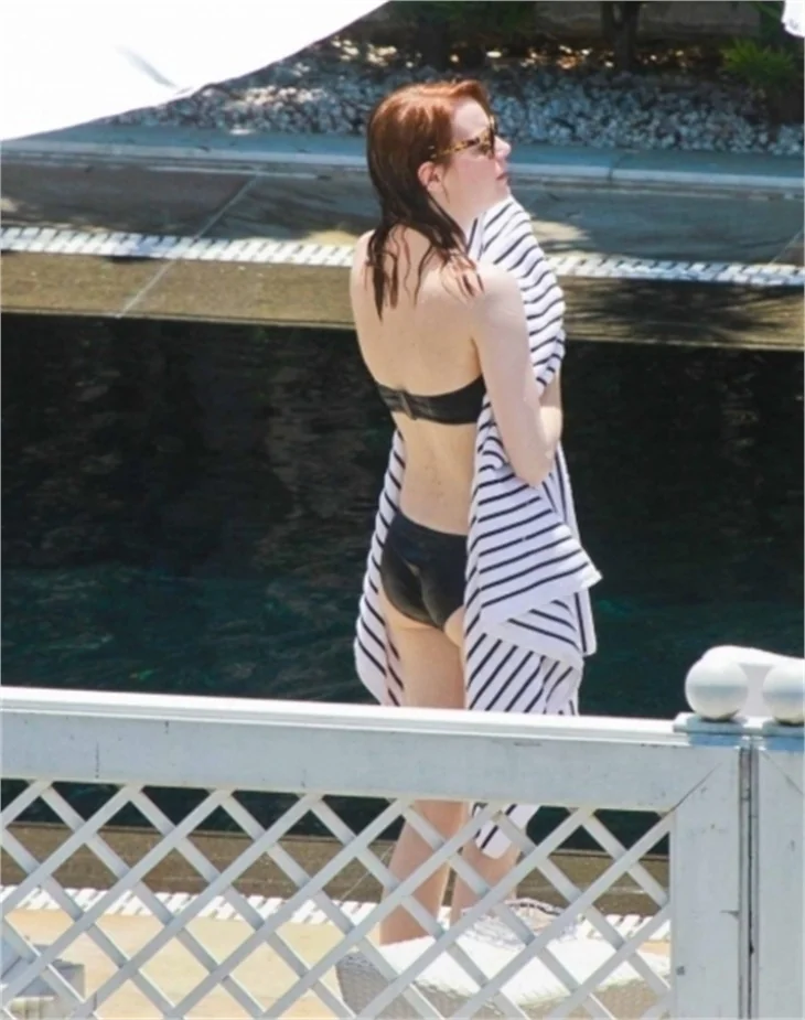 Emma Stone' nin güneşlenme keyfi