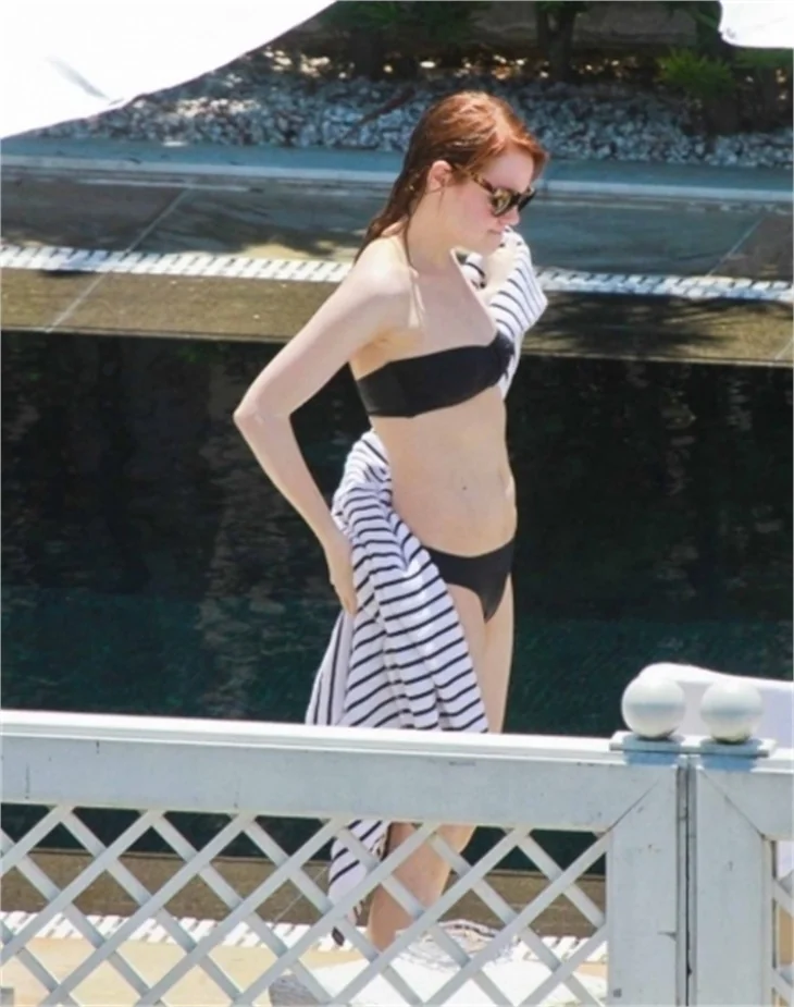 Emma Stone' nin güneşlenme keyfi