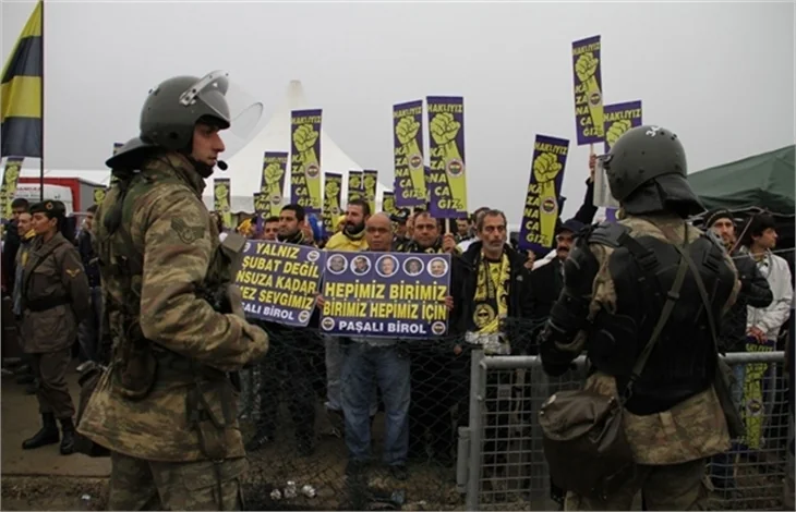 Fenerbahçe taraftarı Silivri'de..