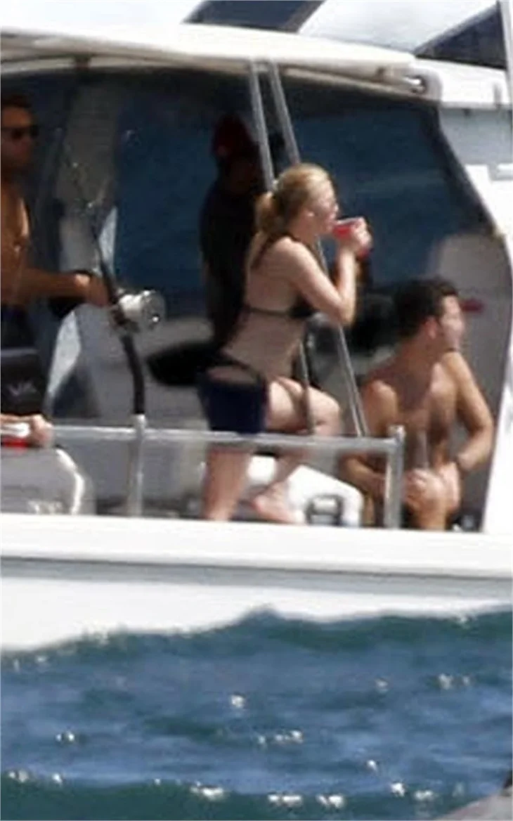 Scarlett Johansson sevgilisi Nate Taylor'la yakalandı!