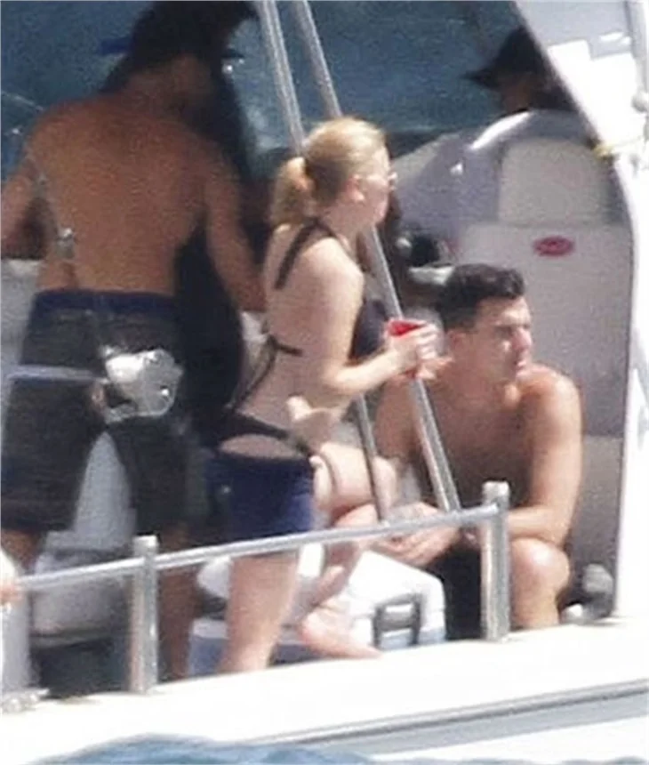 Scarlett Johansson'un lüks yattaki aşkı!
