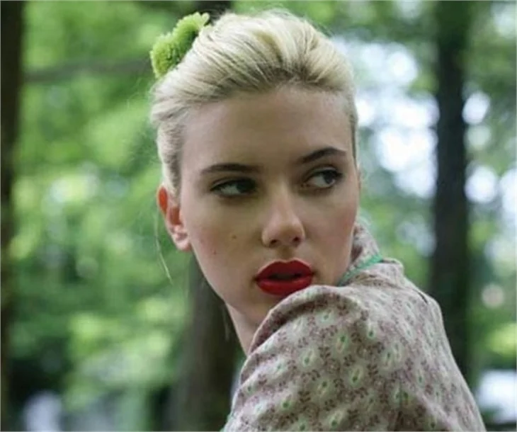 Scarlett Johansson'un lüks yattaki aşkı!