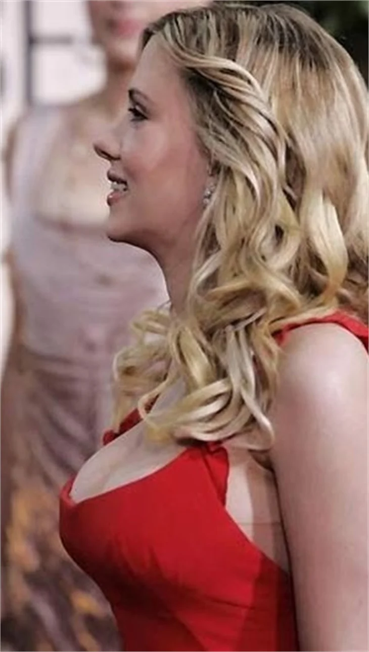 Scarlett Johansson'un lüks yattaki aşkı!