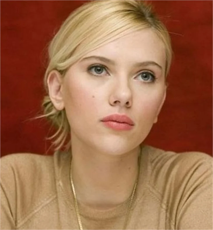 Scarlett Johansson'un lüks yattaki aşkı!