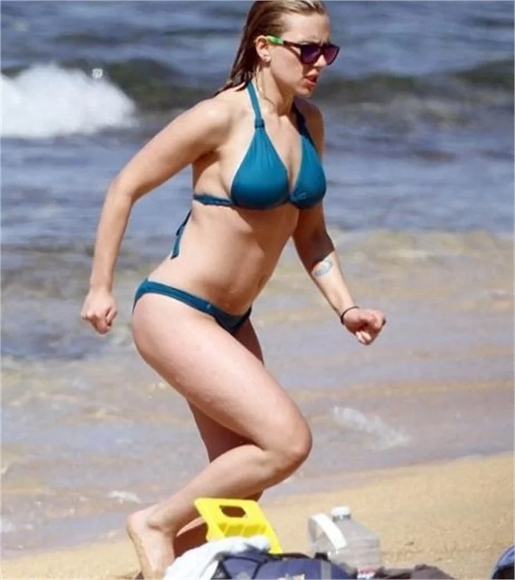 Scarlett Johansson'un lüks yattaki aşkı!