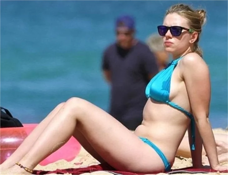 Scarlett Johansson'un lüks yattaki aşkı!