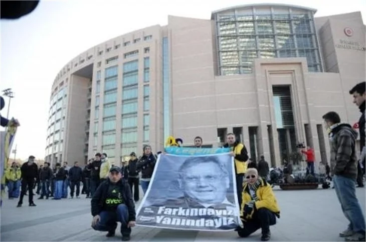 Fenerbahçeli taraftarlar Çağlayan Adliyesi'nde