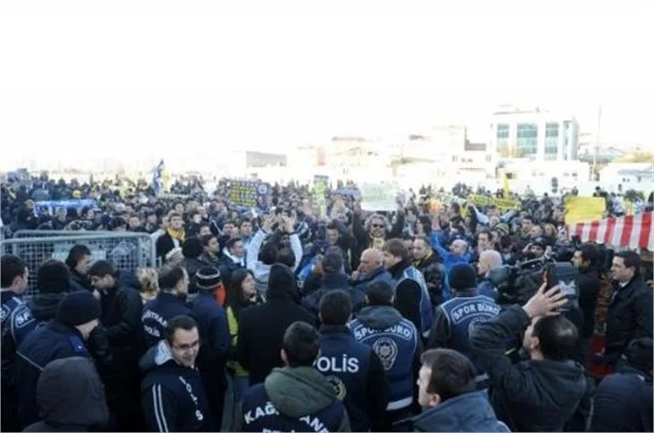 Fenerbahçeli taraftarlar Çağlayan Adliyesi'nde
