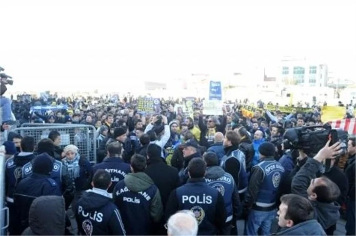 Fenerbahçeli taraftarlar Çağlayan Adliyesi'nde