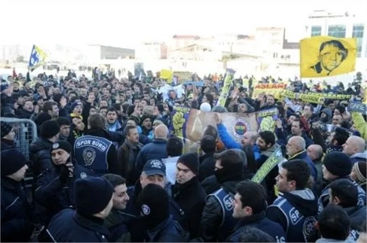 Fenerbahçeli taraftarlar Çağlayan Adliyesi'nde