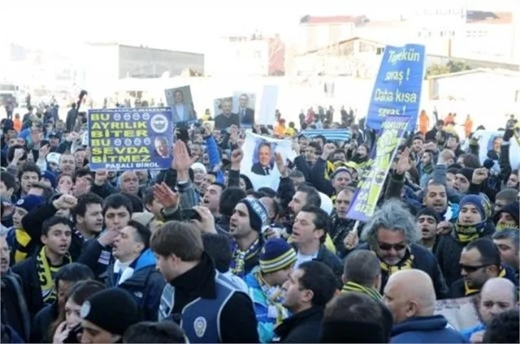 Fenerbahçeli taraftarlar Çağlayan Adliyesi'nde