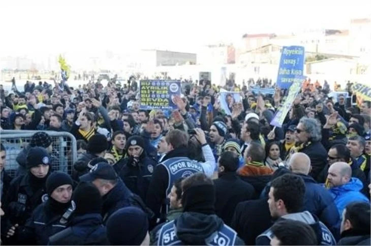 Fenerbahçeli taraftarlar Çağlayan Adliyesi'nde