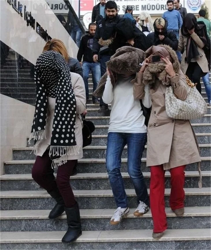 İstanbul'da gizli kamera çetesi
