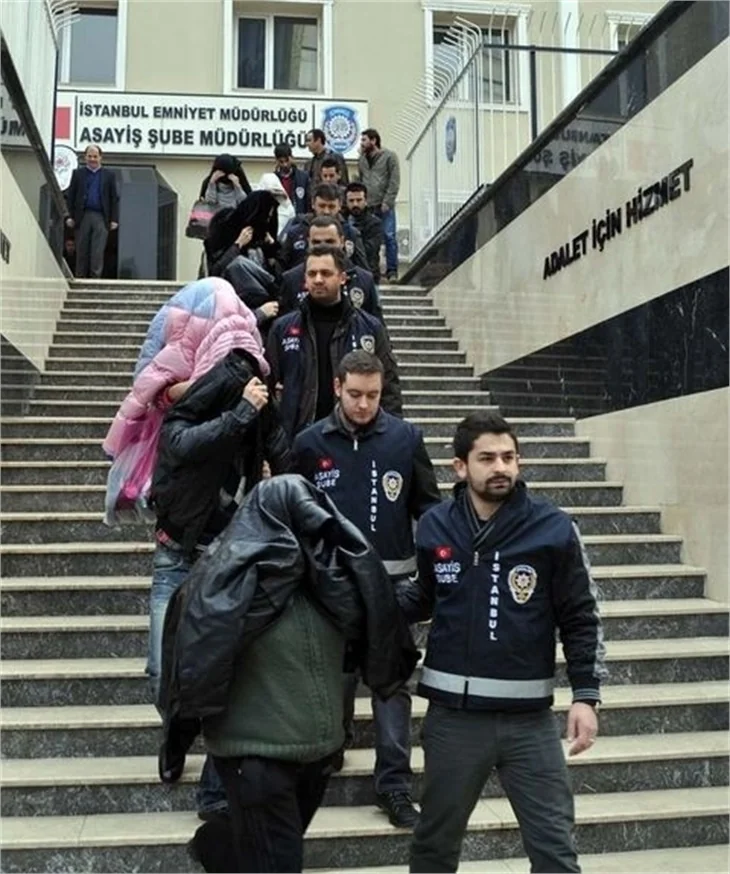 İstanbul'da gizli kamera çetesi