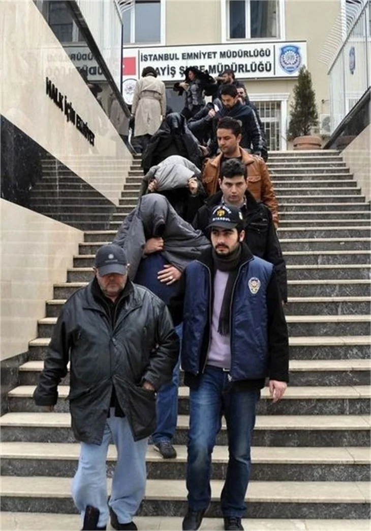 İstanbul'da gizli kamera çetesi