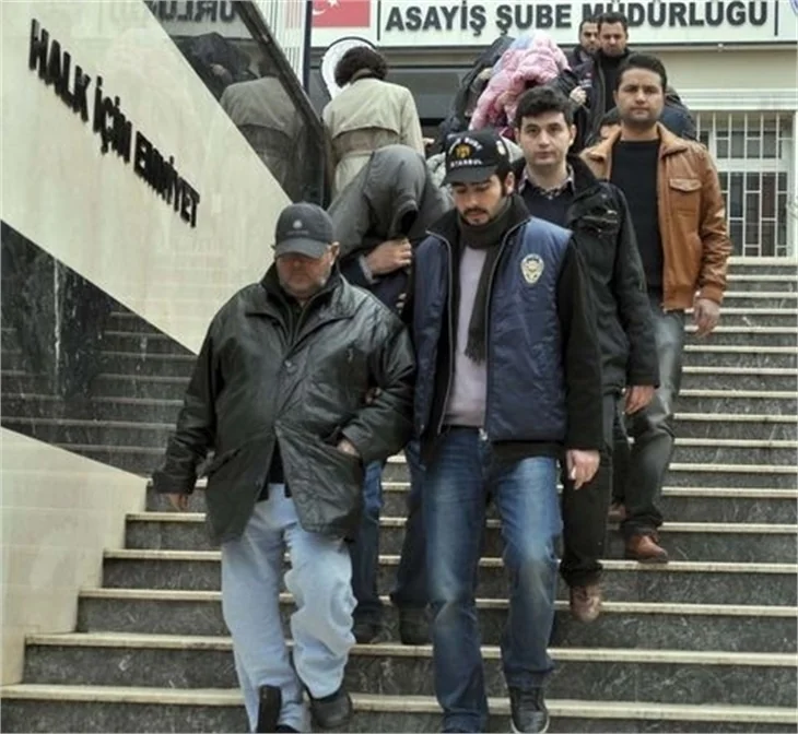İstanbul'da gizli kamera çetesi