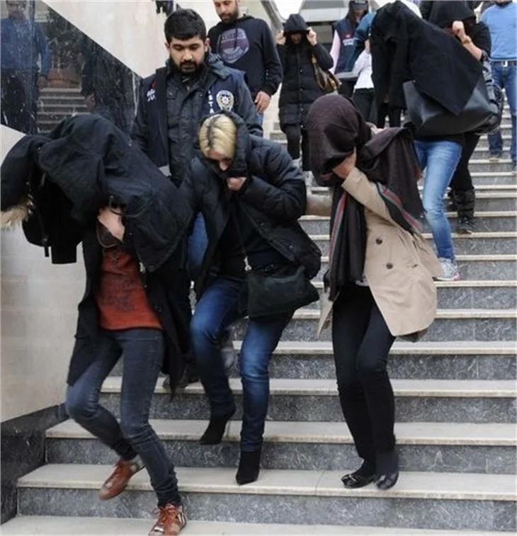 İstanbul'da gizli kamera çetesi