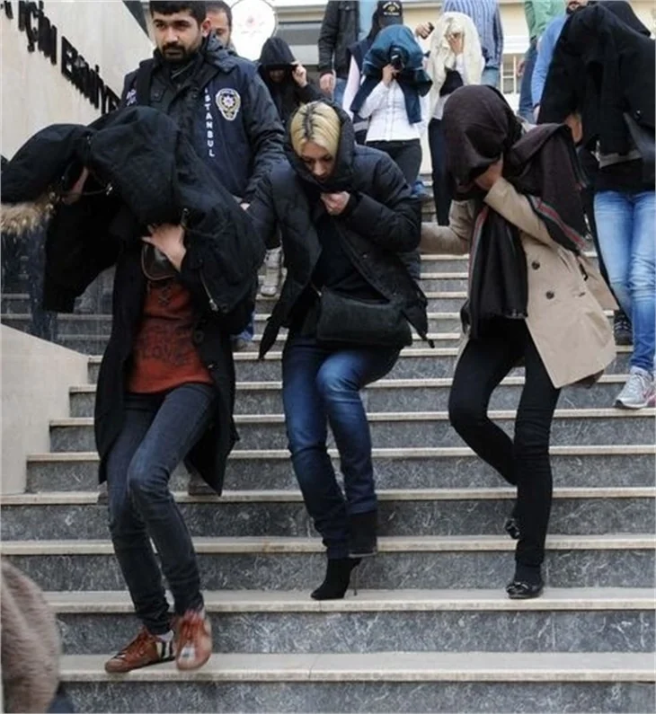 İstanbul'da gizli kamera çetesi