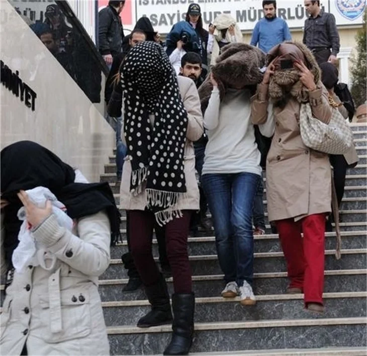 İstanbul'da gizli kamera çetesi
