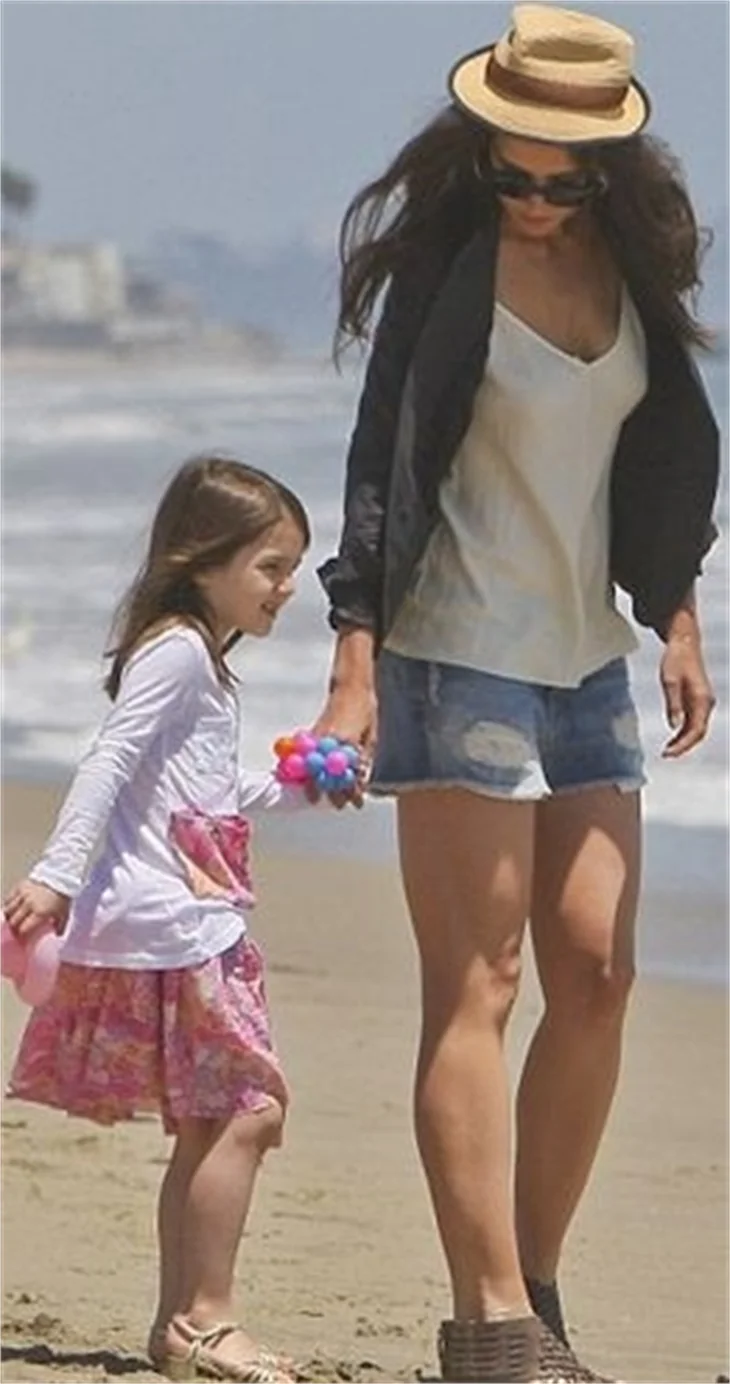 Katie Holmes üstsüz çekimiyle gündemde!