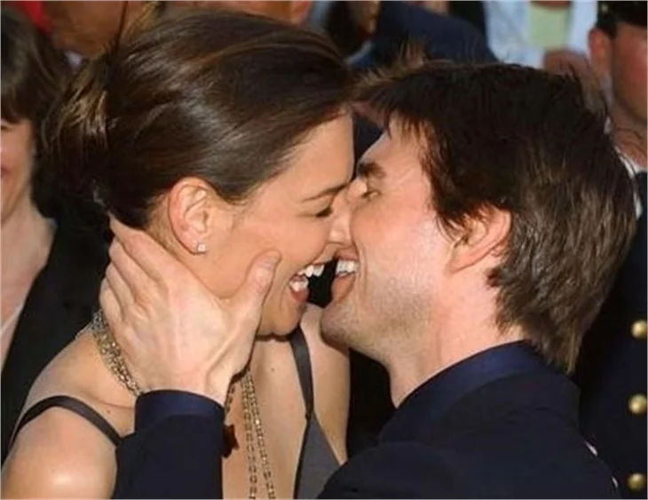 Katie Holmes üstsüz çekimiyle gündemde!