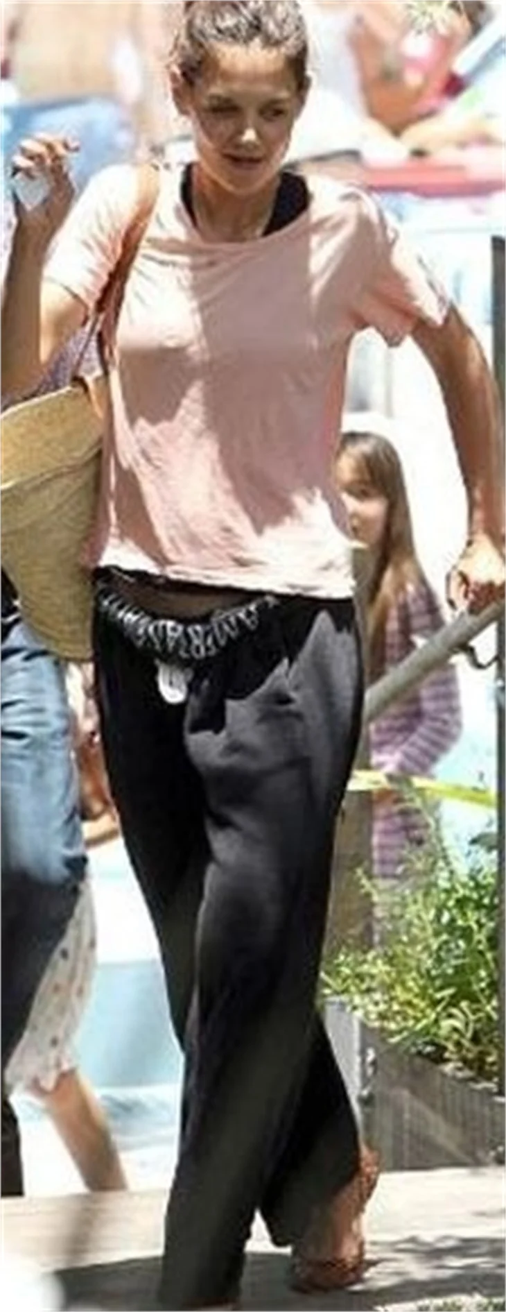 Katie Holmes üstsüz çekimiyle gündemde!