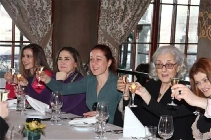 Yaprak Dökümü oyuncuları Belgrad'da