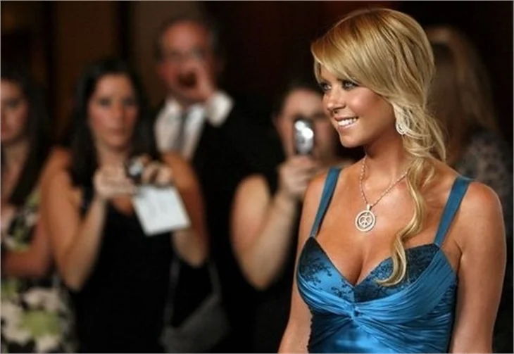 Seksi oyuncu Tara Reid'le yeniden!