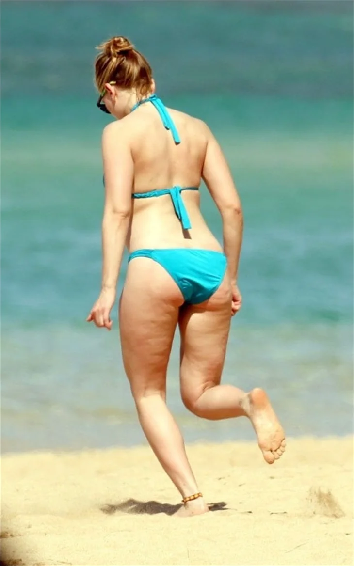 Scarlett Johansson sevgilisiyle Hawaii plajında!