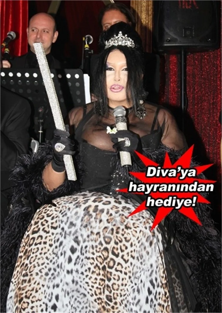 BÜLENT ERSOY'A CAHİDE’DE STRAS TAŞLI CETVEL!