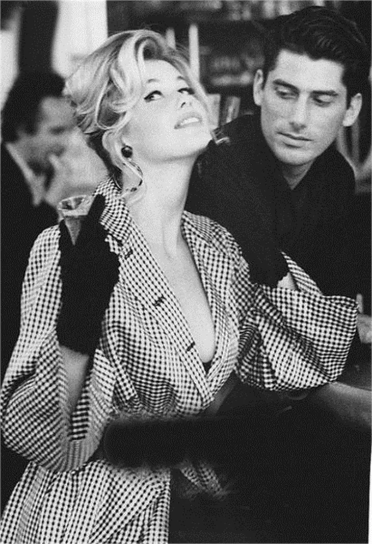 Yıllar Claudia Schiffer'dan hiçbir şey götürmemiş!