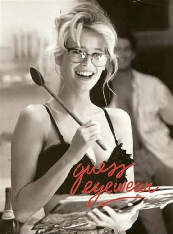 Yıllar Claudia Schiffer'dan hiçbir şey götürmemiş!