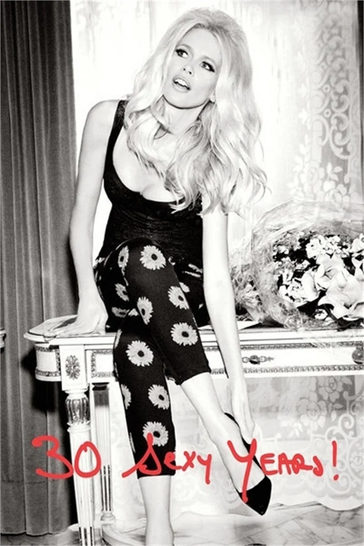 Yıllar Claudia Schiffer'dan hiçbir şey götürmemiş!