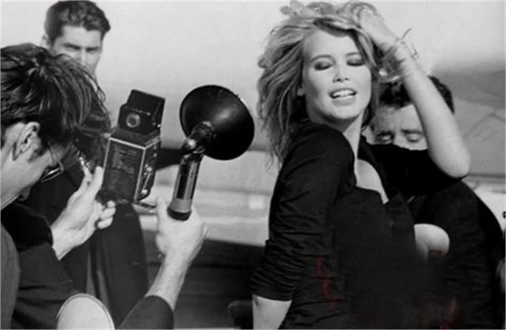 Yıllar Claudia Schiffer'dan hiçbir şey götürmemiş!