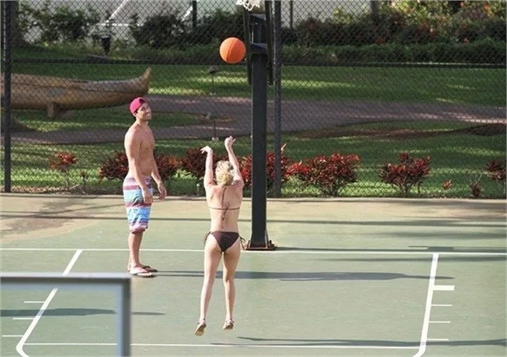 Aktrist Hayden Panettiere, bikiniyle tenis oynadı!