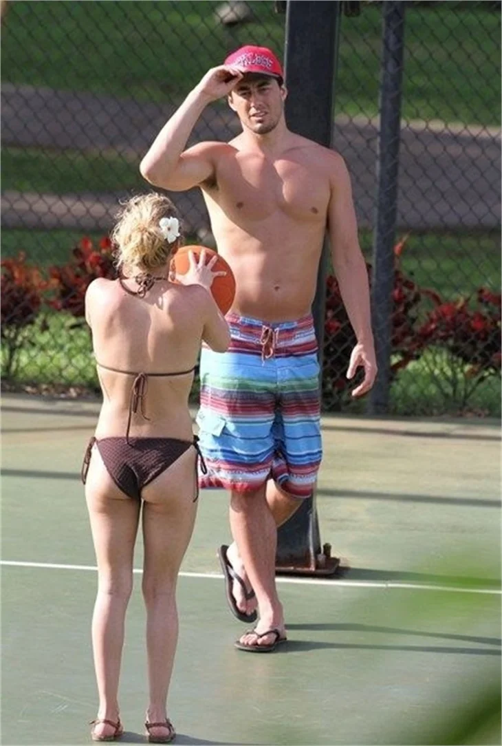 Aktrist Hayden Panettiere, bikiniyle tenis oynadı!