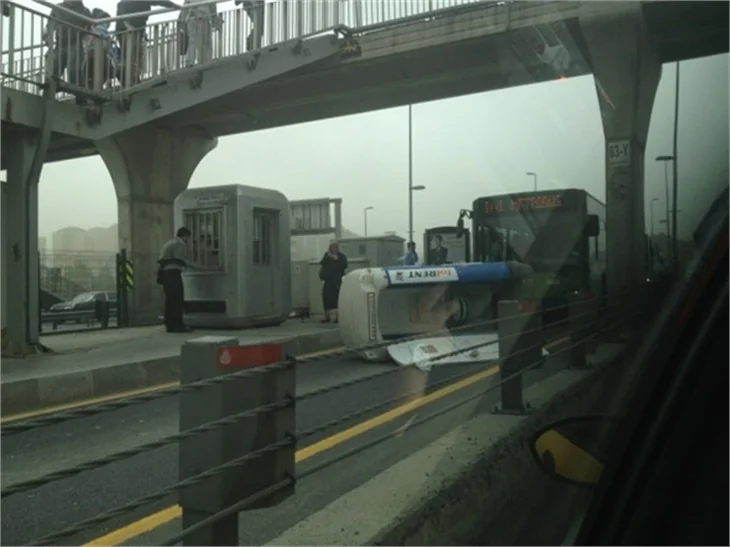 İstanbul şiddetli fırtınaya teslim oldu!