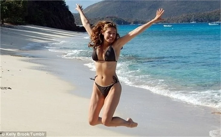 Kelly Brook, tatil fotoğraflarını paylaştı!