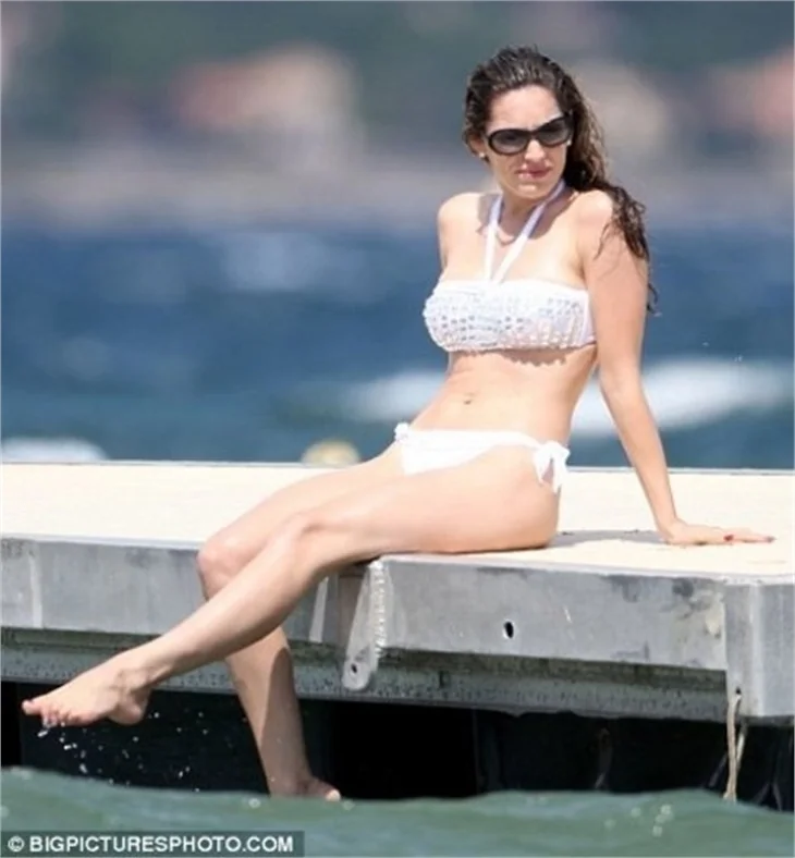 Kelly Brook, tatil fotoğraflarını paylaştı!