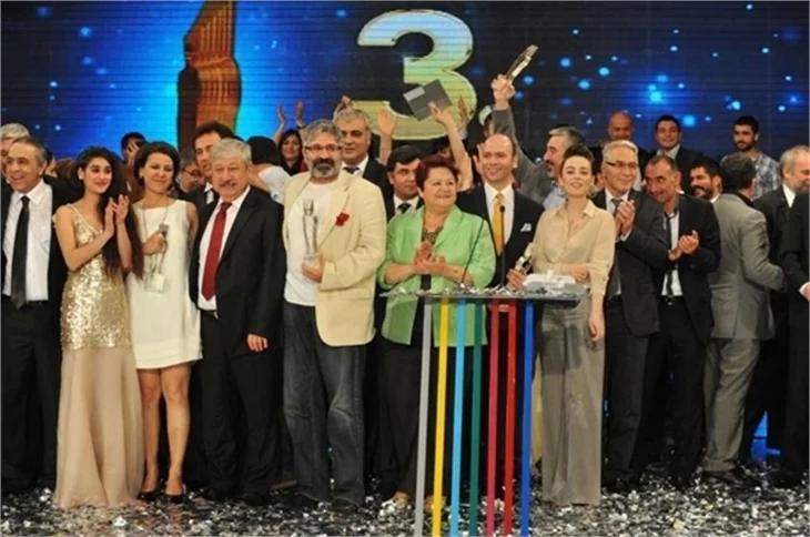 Antalya Televizyon Ödülleri’ne yıldız yağdı...