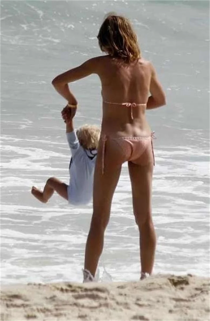 Plajın en güzel anneleri