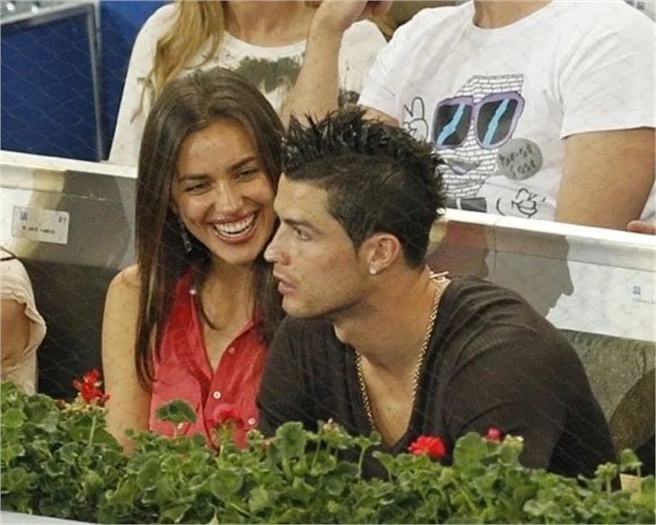 Christiano Ronaldo ve Irina Shayk'in tribün aşkı!