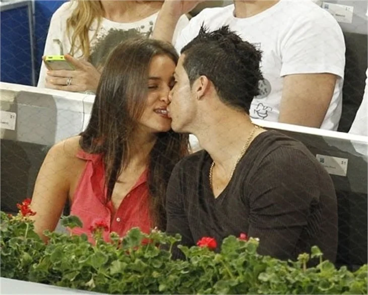 Christiano Ronaldo ve Irina Shayk'in tribün aşkı!