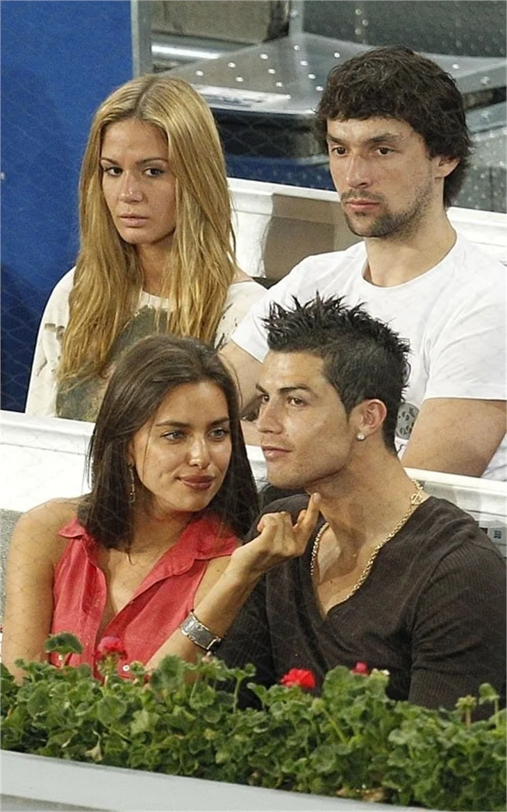 Christiano Ronaldo ve Irina Shayk'in tribün aşkı!