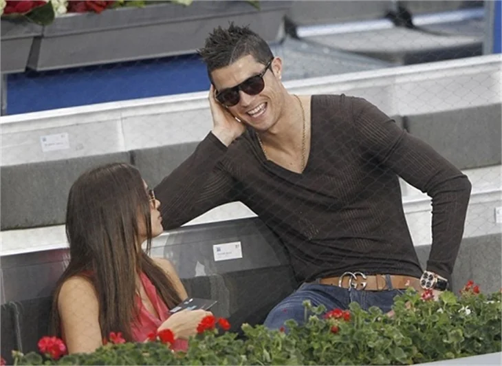 Christiano Ronaldo ve Irina Shayk'in tribün aşkı!
