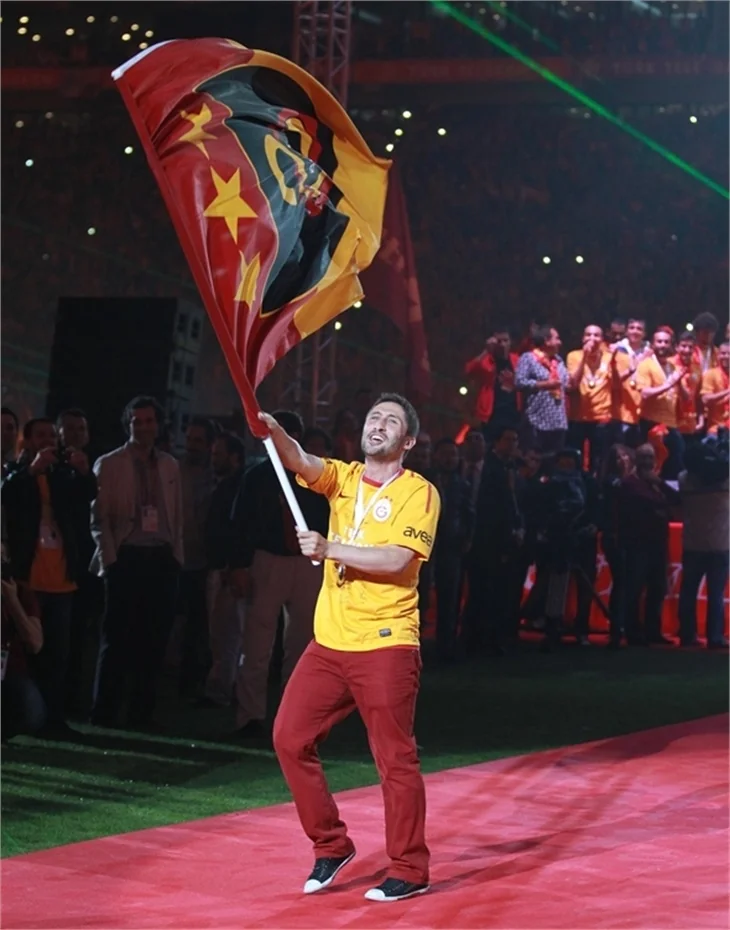 Galatasaray, zaferini taraftarlarıyla birlikte kutladı!