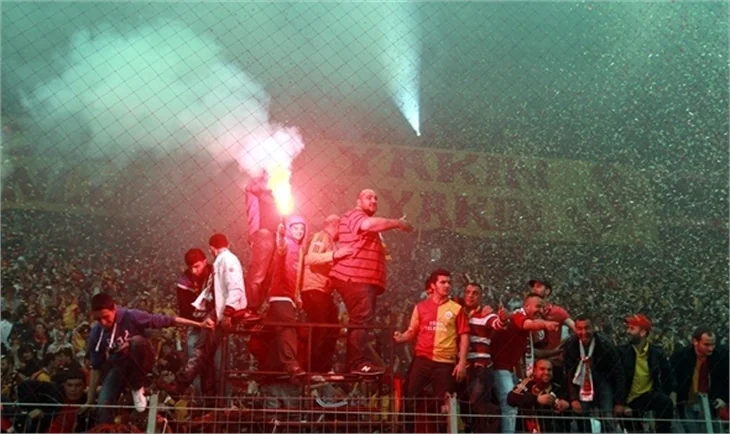 Galatasaray, zaferini taraftarlarıyla birlikte kutladı!